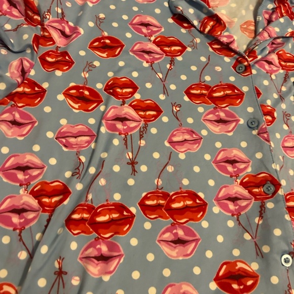 BLUE Valentines Day Kisses 💋 Blue Collared Short Sleeve Shorts Women’s PJ Set - Picture 2 of 6